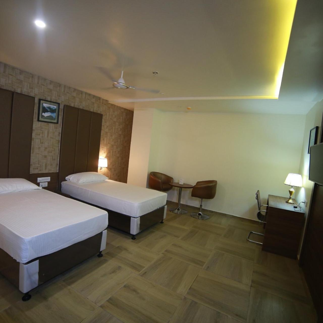 Hotel Svm Grand Medipally Haïdarabad Extérieur photo