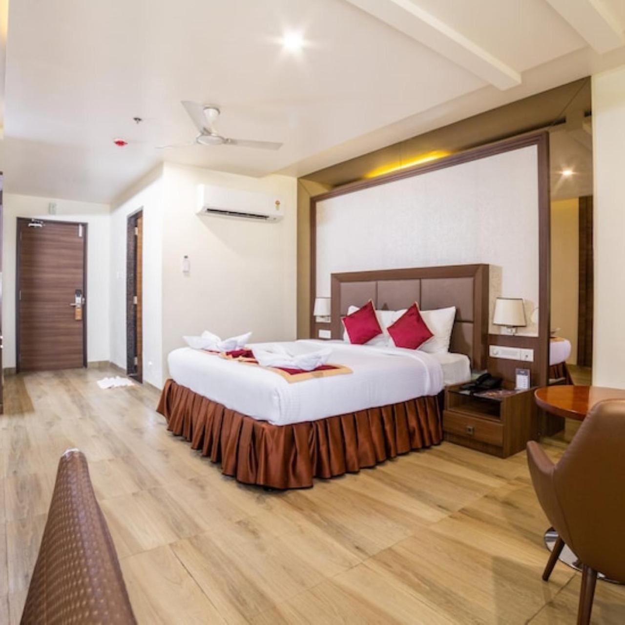 Hotel Svm Grand Medipally Haïdarabad Extérieur photo
