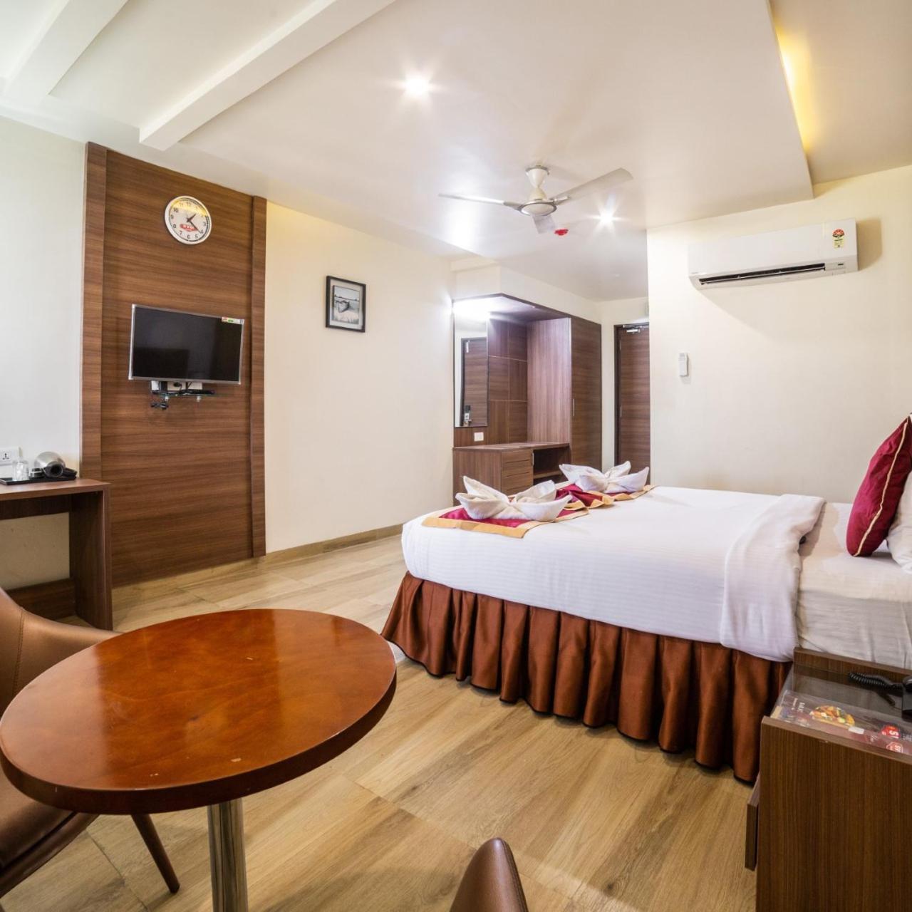 Hotel Svm Grand Medipally Haïdarabad Extérieur photo