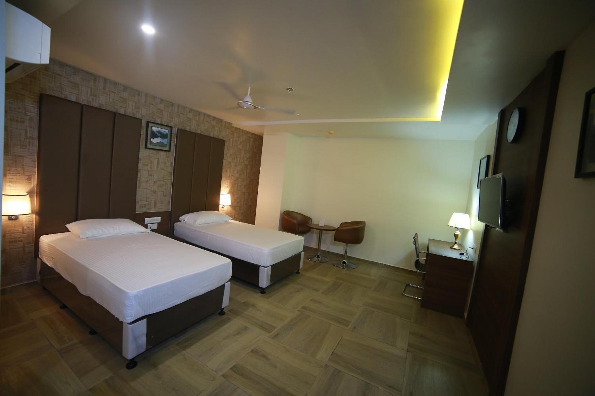 Hotel Svm Grand Medipally Haïdarabad Extérieur photo